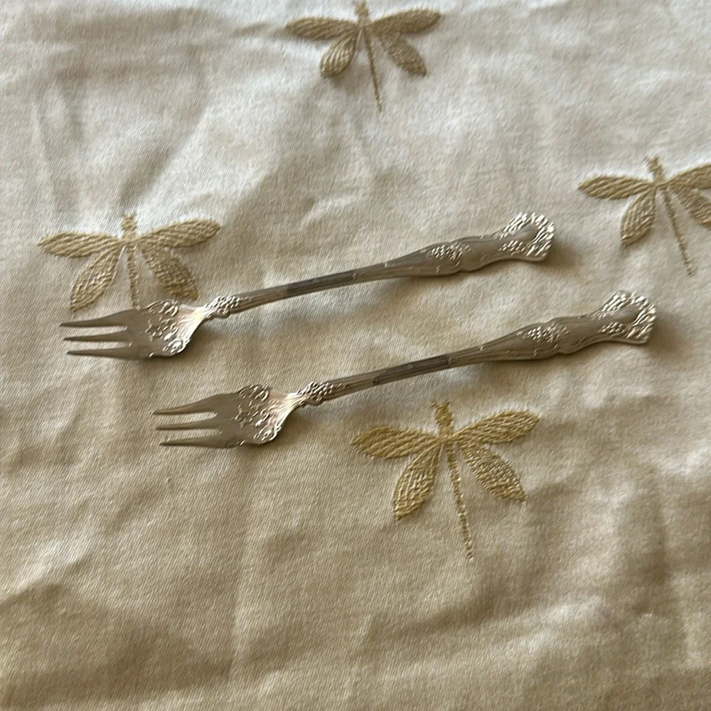 Pair of 2 1847 Rogers Bros. AI Silver Grape Pattern Cocktail / Oyster Forks.